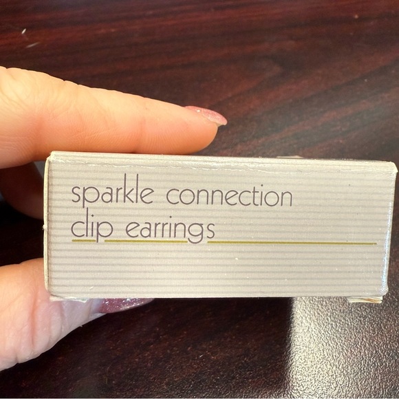 Avon vintage “Sparkle Connection” clip Earrings with white gems NIB 1987 - Picture 3 of 4